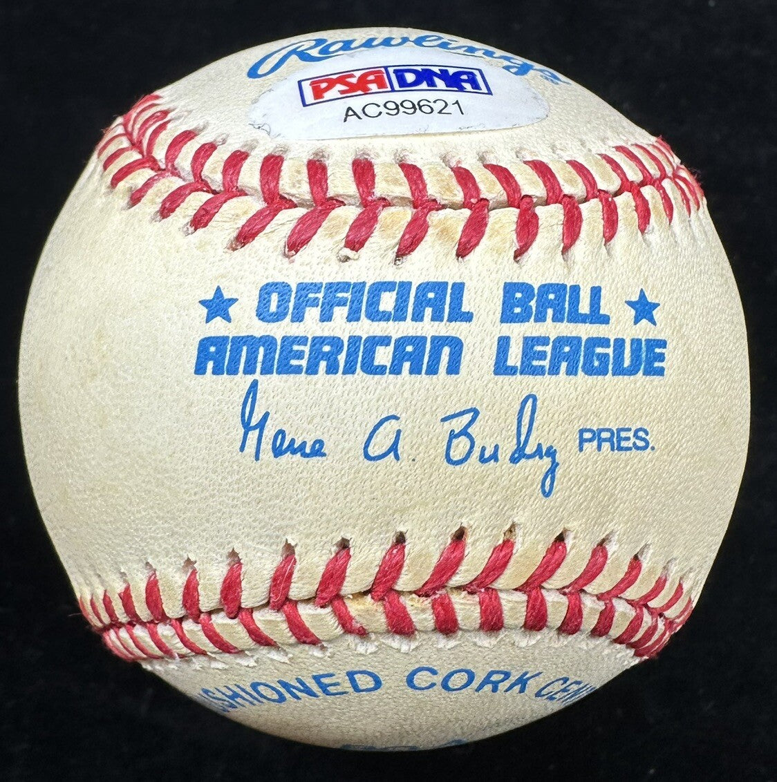 Luis Aparicio #11 Signed Baseball PSA/DNA