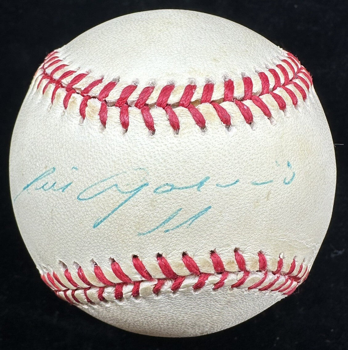 Luis Aparicio #11 Signed Baseball PSA/DNA