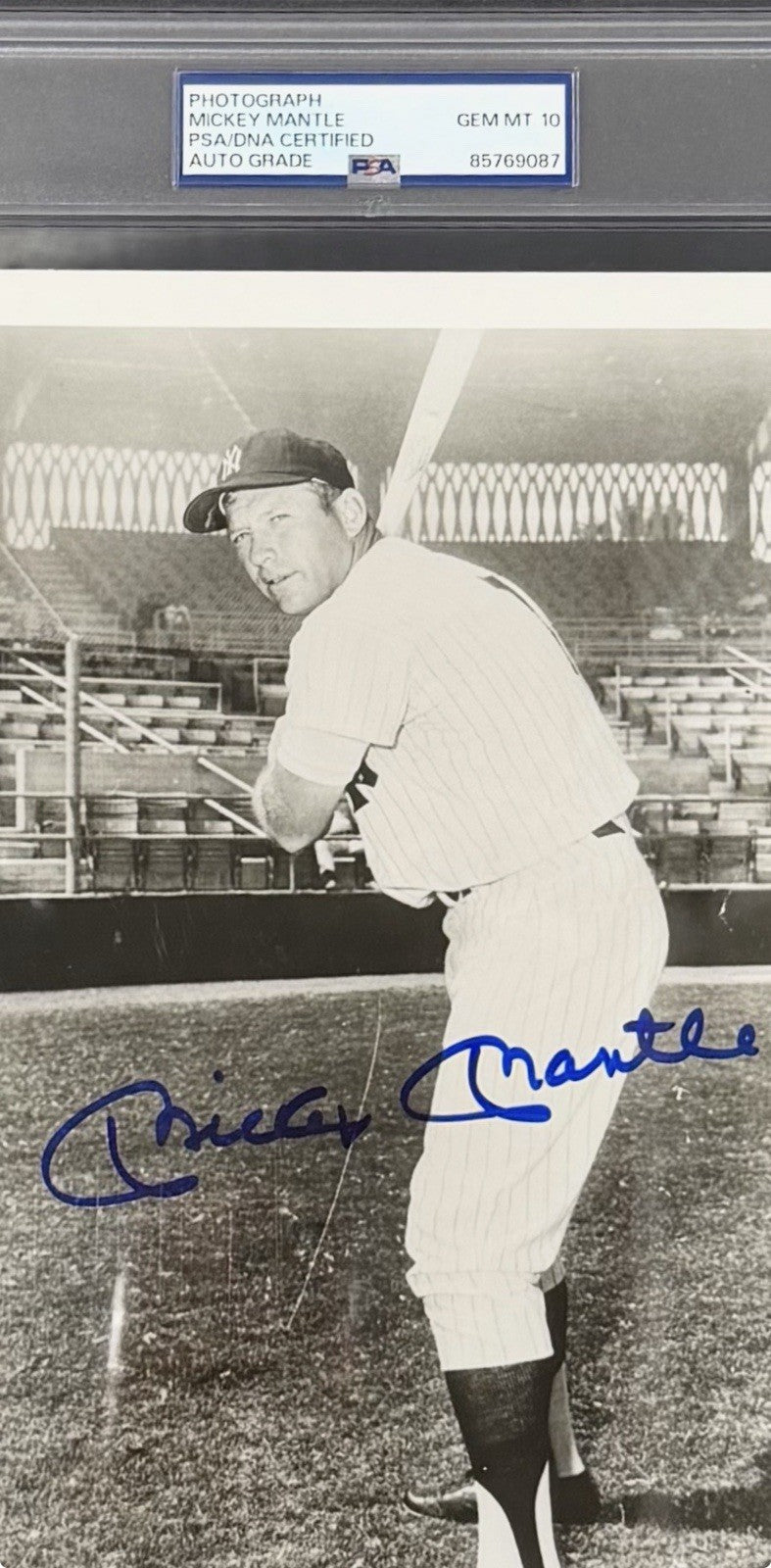 Mickey Mantle Signed B&W 8x10 Photo JSA PSA Encapsulated Gem Mint 10