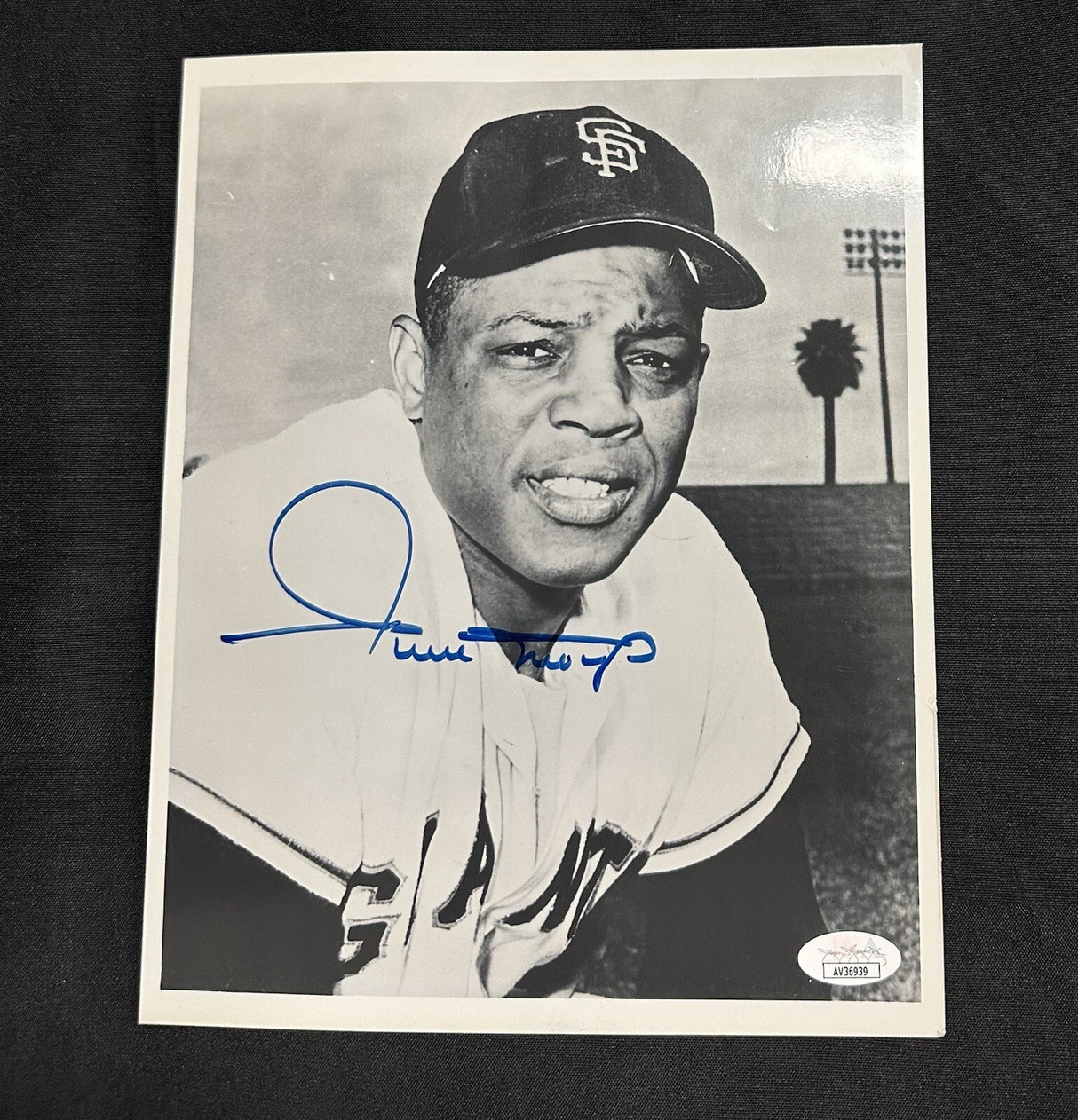 Willie Mays Signed 8x10 Photo JSA