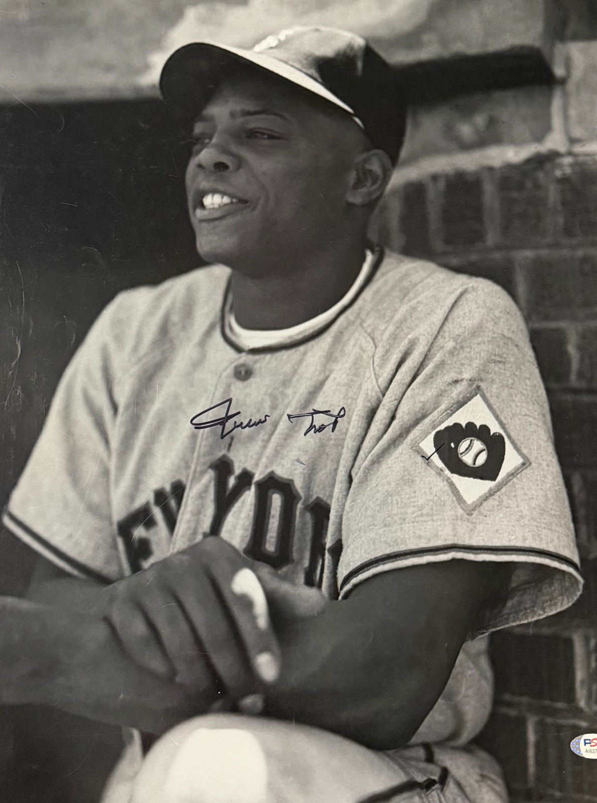 Wille Mays Signed 16x20 Photo B&W PSA