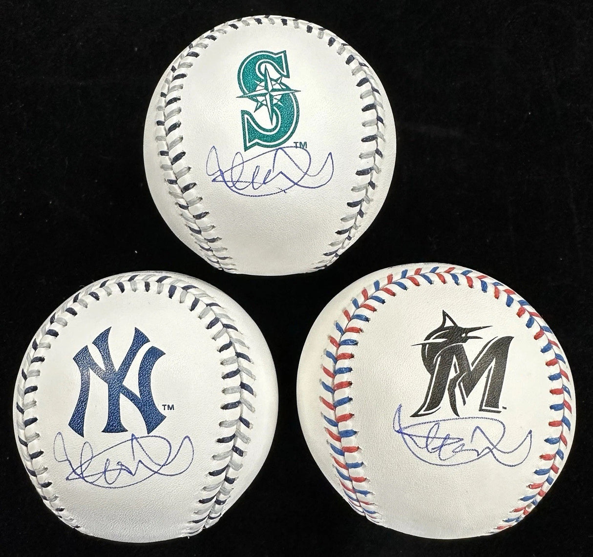 Ichiro Suzuki Mariners Yankees Marlins Team Stitch Logo Signed Baseball Set BAS