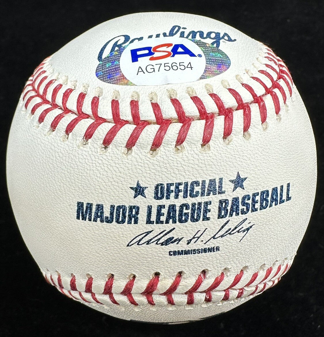 Roy Halladay 32 Signed Baseball PSA/DNA