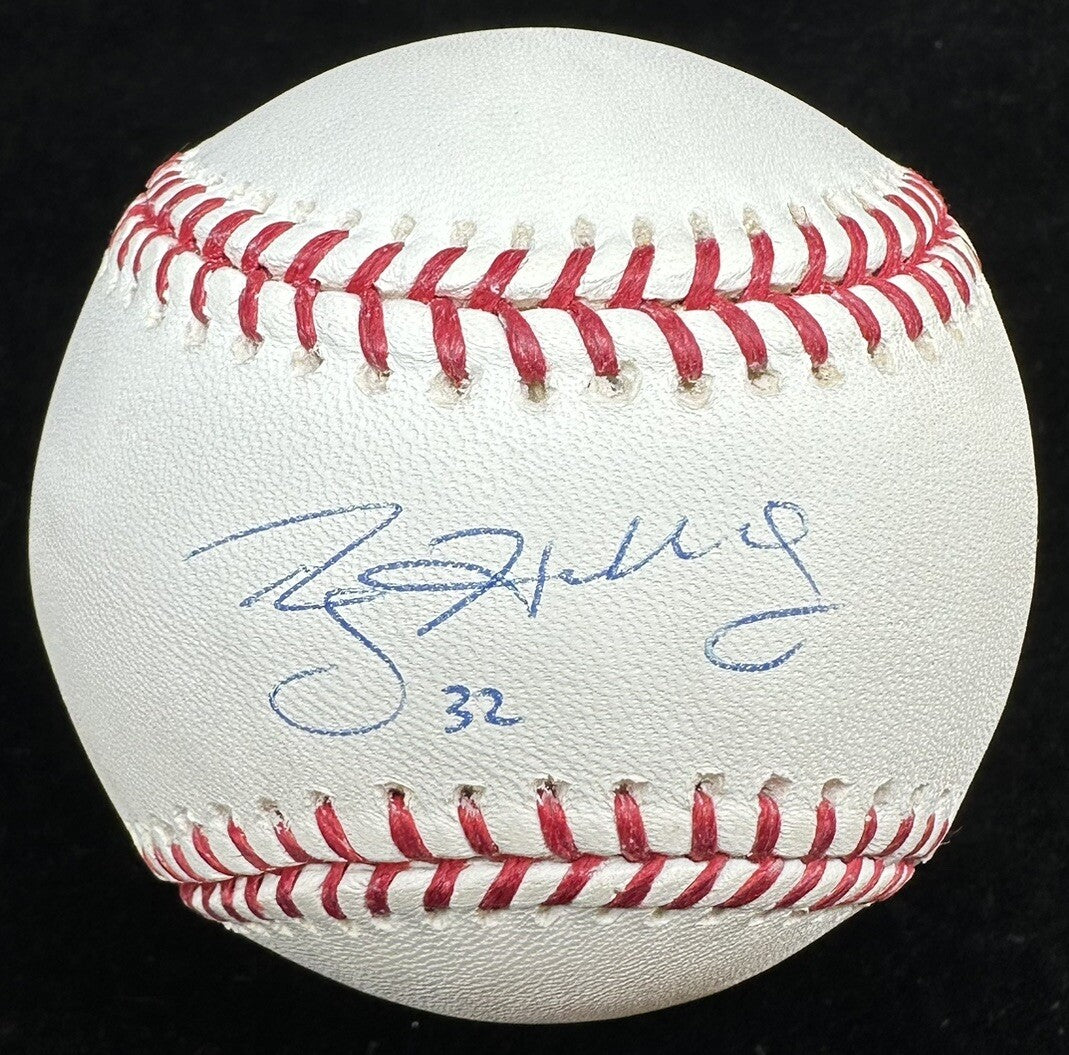 Roy Halladay 32 Signed Baseball PSA/DNA