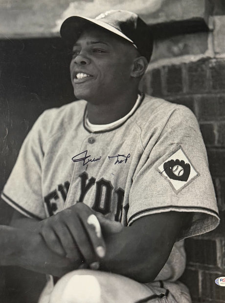 Wille Mays Signed 16x20 Photo B&W PSA